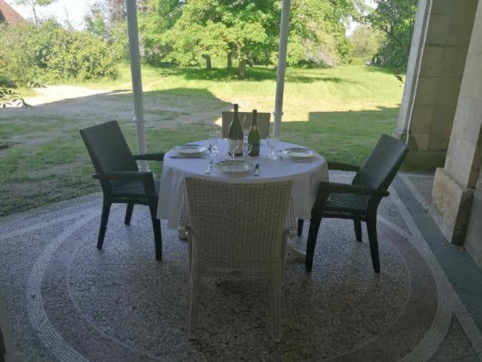 Chateau De Maucouvent Challuy 외부 사진